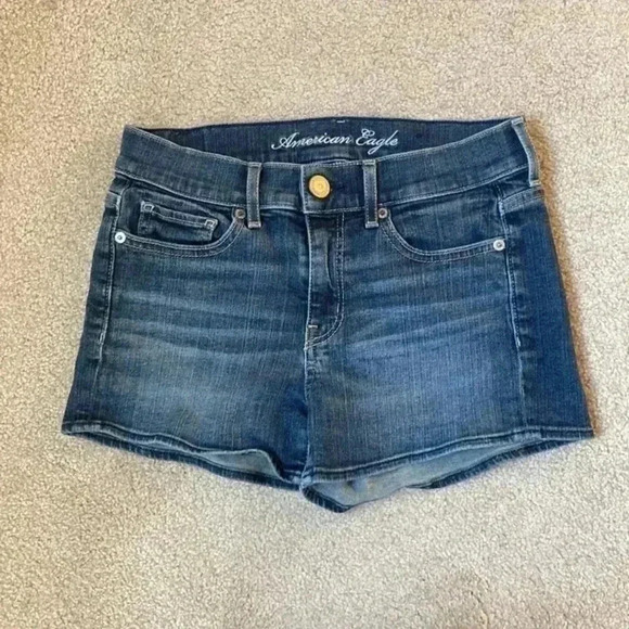 American eagle jean shorts in size 2 - Picture 1 of 4